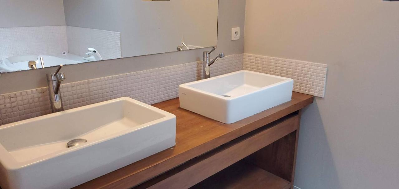 Le Sequoia Bed & Breakfast Velles  Eksteriør bilde